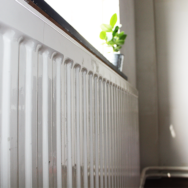 Instalar uma película refletora no radiador